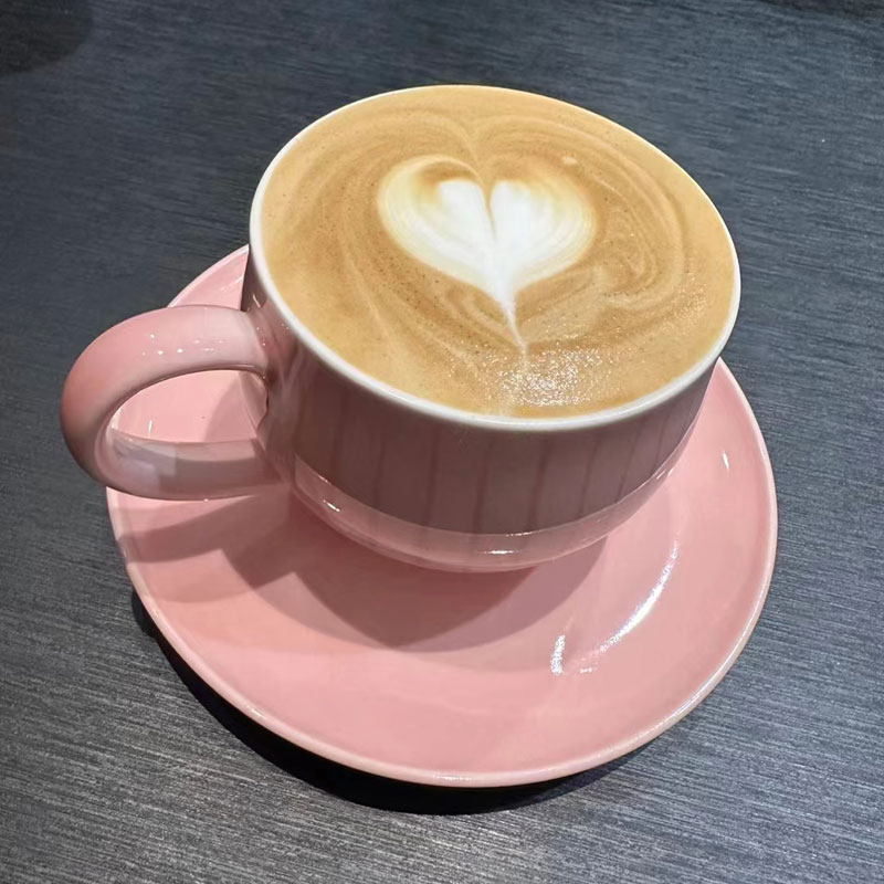 Wat is de optimale hoeveelheid om de beste smaakbalans te bereiken als je zwarte koffie combineert met een niet-zuivelcreamer?